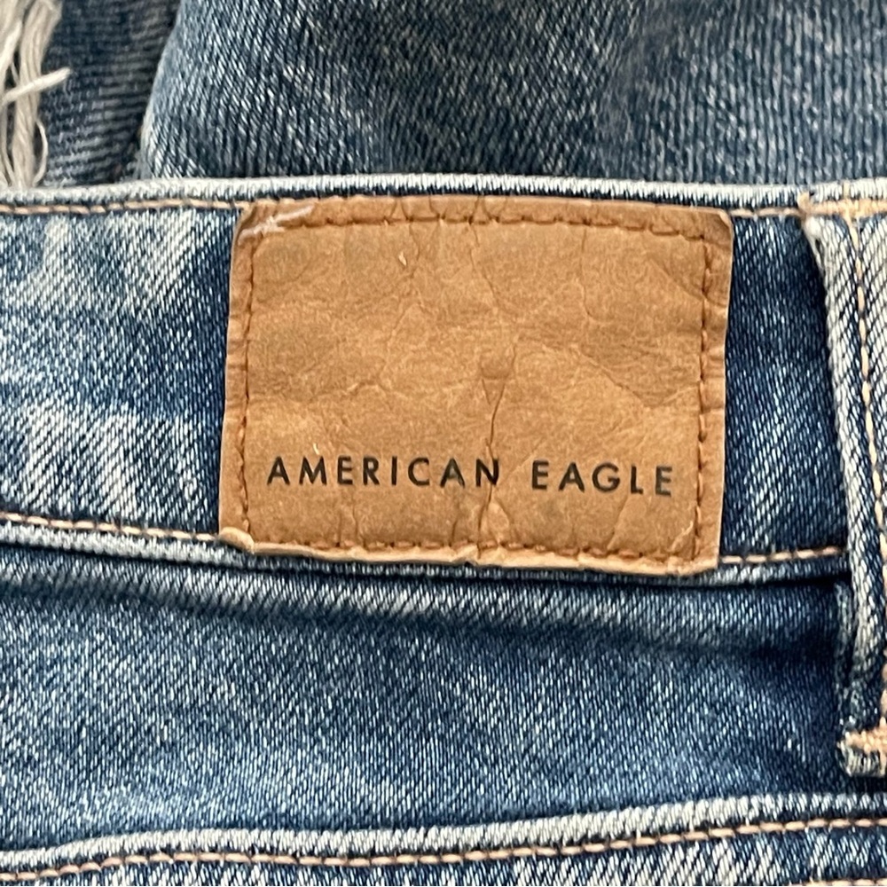 American Eagle Otfitters Strigid Ripped Distressed Mom Jean Size 4 - Picture 7 of 16